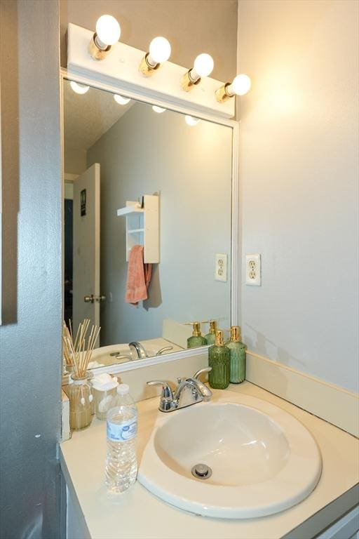 25 Sutherland St, Lowell, MA 01850 - bathroom featuring vanity