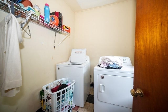washroom featuring washing machine and dryer