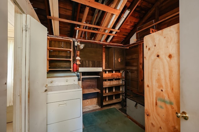 storage with washer / clothes dryer