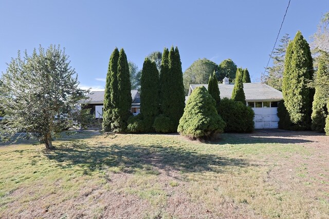 view of yard with a garage