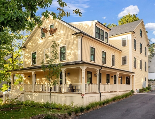 view of front facade featuring covered porch