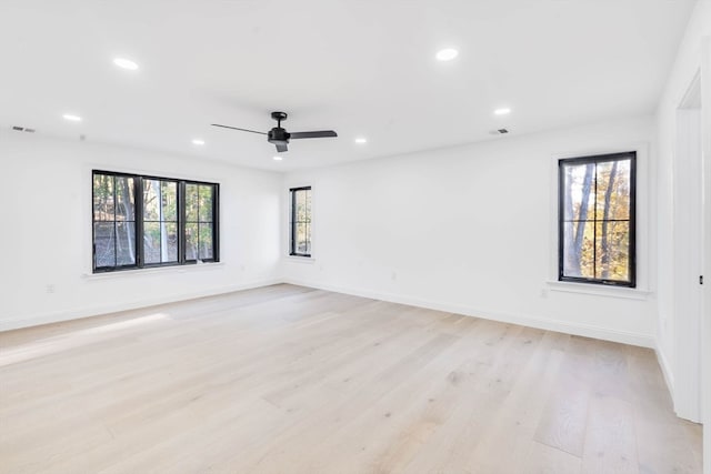 empty room featuring light hardwood / wood-style floors and ceiling fan