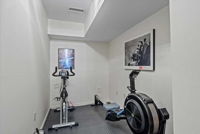 exercise room featuring baseboards