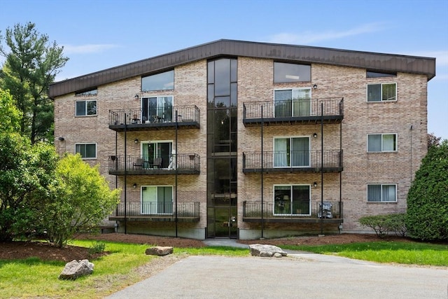 181 Littleton Rd Unit 333, Chelmsford, MA 01824 - view of apartment building / complex