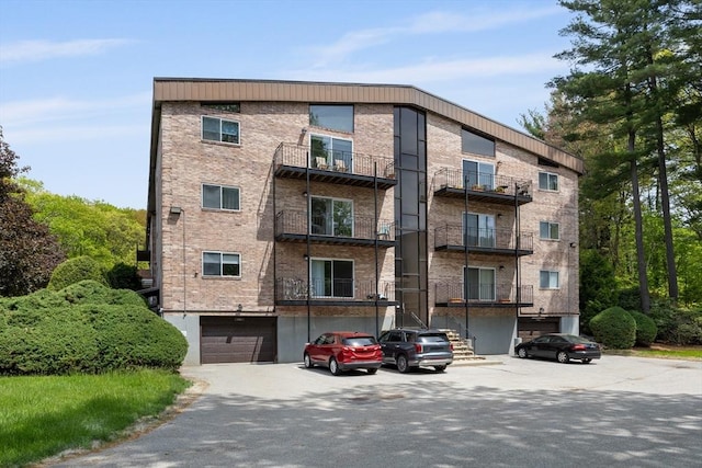 181 Littleton Rd Unit 333, Chelmsford, MA 01824 - view of apartment building / complex featuring a garage and driveway