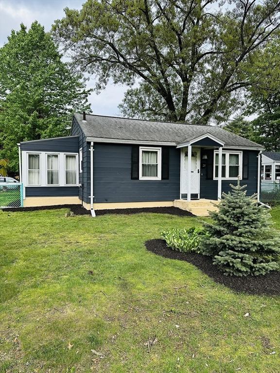 ranch-style home with a front lawn