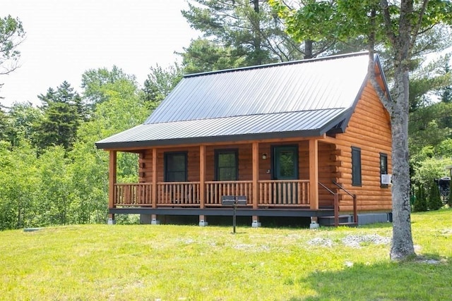 view of front of home featuring a porch and a front yard