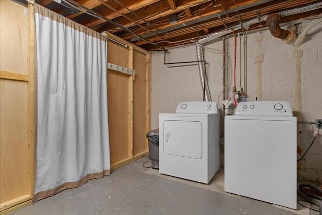 washroom with laundry area and washer and clothes dryer