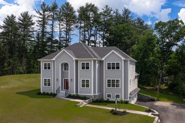 view of front of property featuring aphalt driveway and a front yard