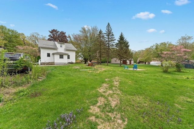 view of green lawn
