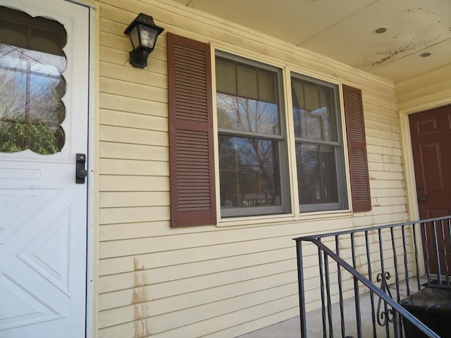 view of exterior entry featuring covered porch