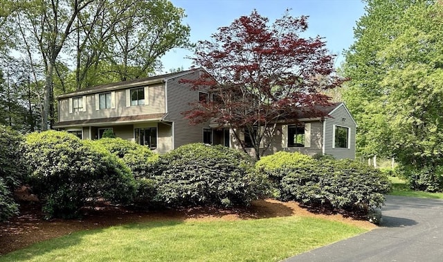 18 Juniper Ln, Framingham, MA 01701 - view of front of home featuring a front lawn