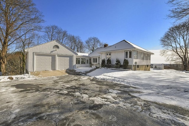 view of front facade featuring a garage