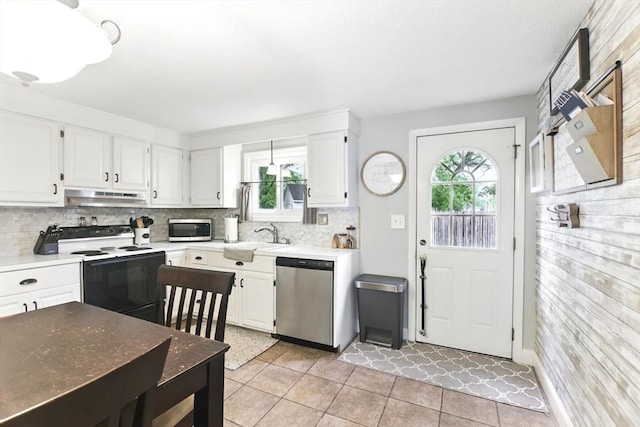 78 Yorktown Ct Unit 78, Chicopee, MA 01020 - kitchen with appliances with stainless steel finishes, under cabinet range hood, a sink, backsplash, and white cabinetry