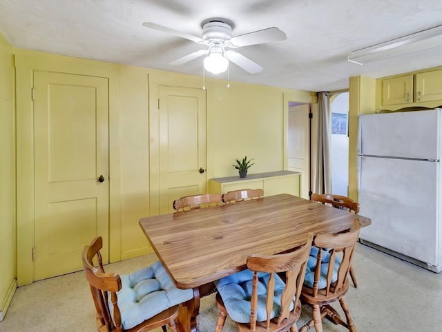 dining space with ceiling fan