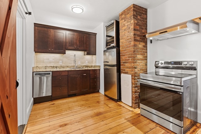 kitchen featuring sink, dark brown cabinets, stainless steel appliances, and light hardwood / wood-style floors