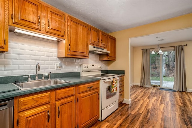kitchen featuring stainless steel dishwasher, a sink, baseboards, under cabinet range hood, and white range with electric stovetop