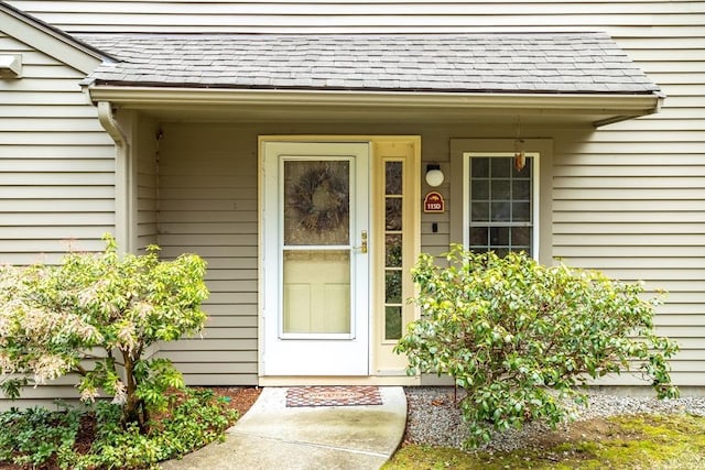 property entrance with roof with shingles