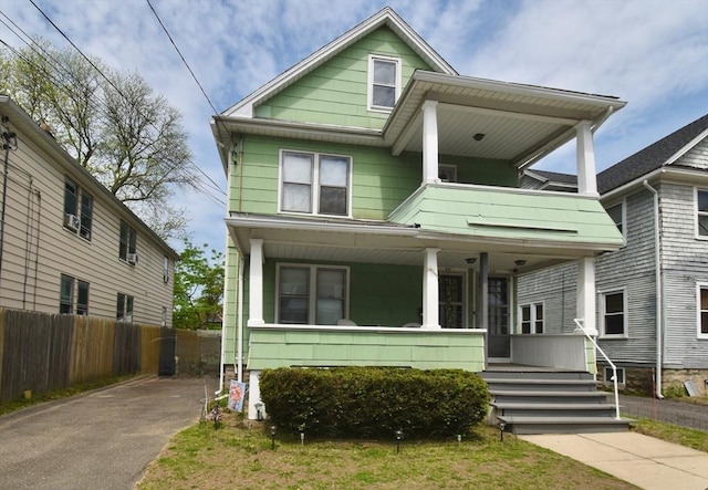 view of front of house with covered porch and driveway