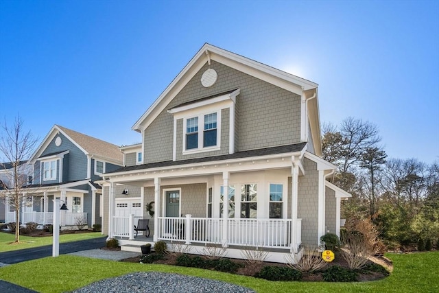 view of front facade featuring a porch and a front yard