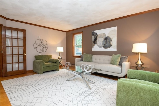 living room featuring baseboards, ornamental molding, and wood finished floors