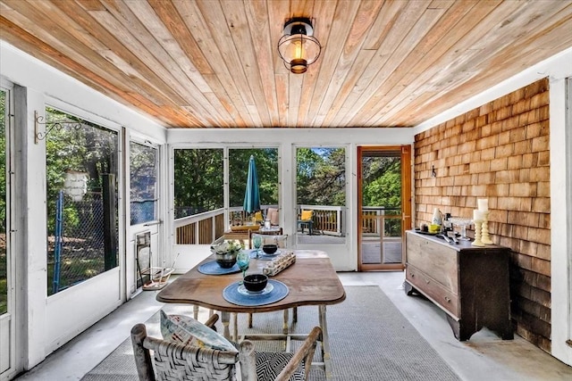 3 Five Cors, Barnstable, MA 02632 - sunroom with outdoor dining area