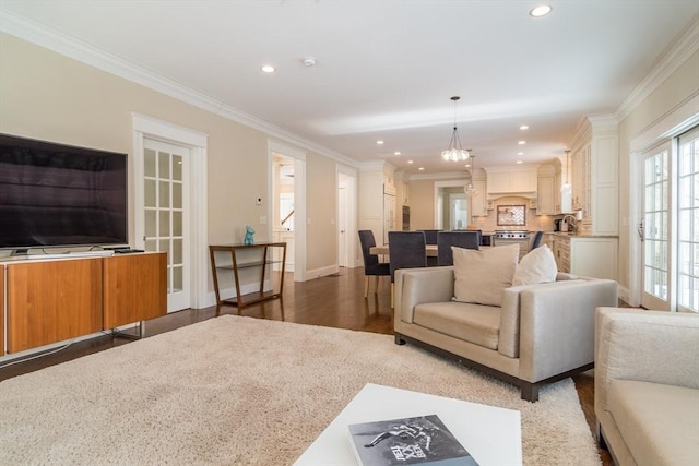 living room featuring crown molding, sink, and hardwood / wood-style floors