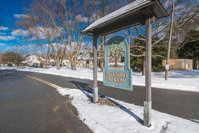 view of community / neighborhood sign