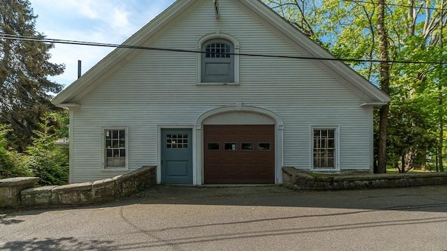 40 Prince St, Beverly, MA 01915 - view of front facade with asphalt driveway