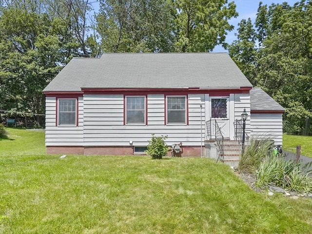 18 Stover Ct, Amesbury, MA 01913 - view of front of house with a front yard, a shingled roof, and entry steps