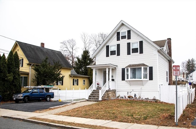 view of front of house featuring a front yard