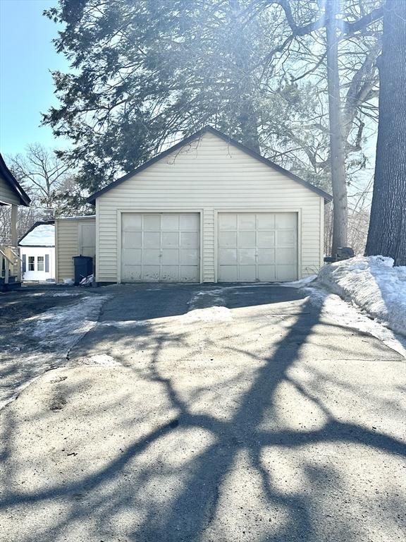 view of detached garage