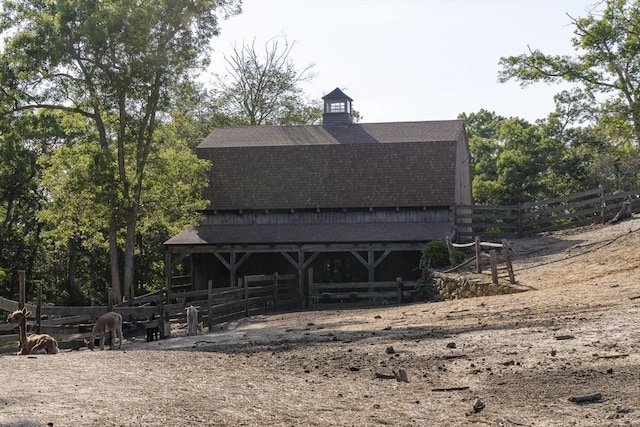 view of front of property with an outdoor structure