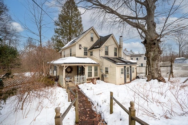 view of front of property featuring a porch and fence