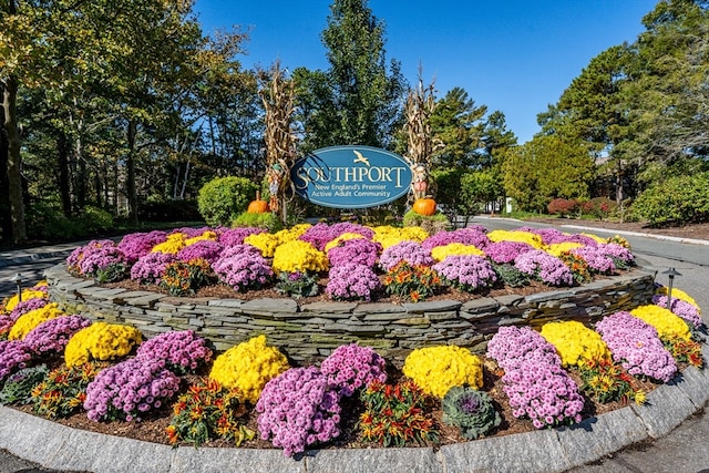 view of community / neighborhood sign