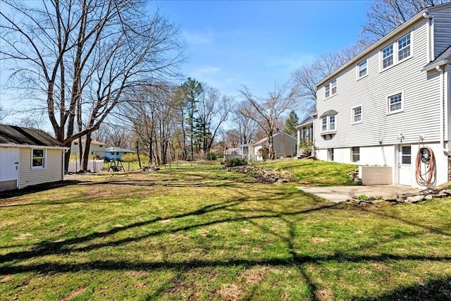 view of yard featuring a residential view