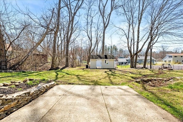 view of yard featuring an outbuilding and a patio area