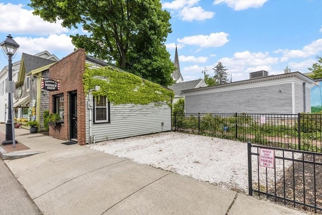 33 S S, Hingham, MA 02043 - view of side of home