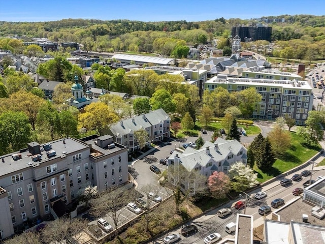 birds eye view of property featuring a wooded view