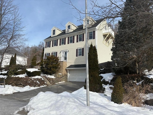 view of front of property with an attached garage and driveway