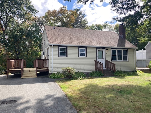 view of front of home featuring a wooden deck and a front yard