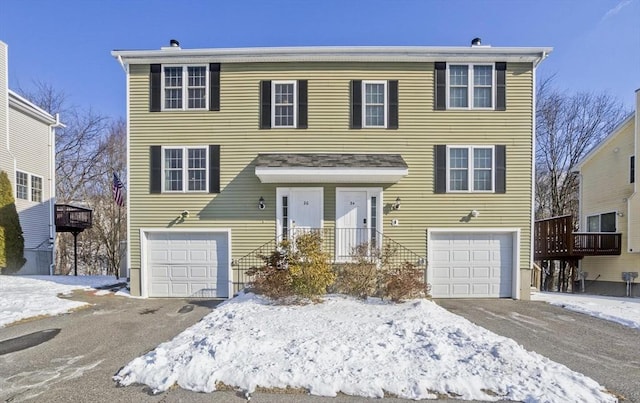 view of front facade featuring a garage