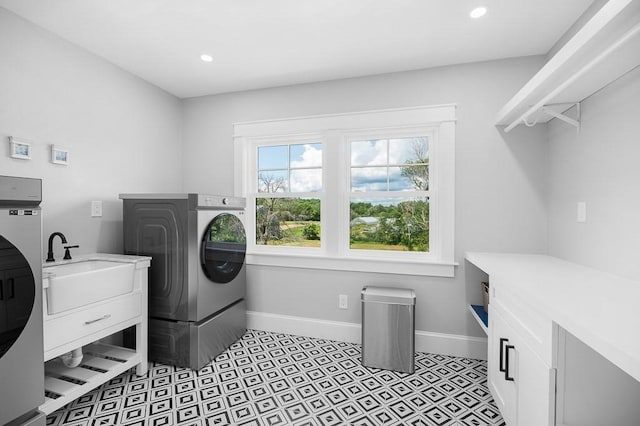 laundry room featuring sink and independent washer and dryer