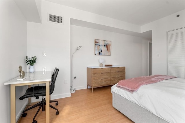 931 Massachusetts Ave Unit 606, Cambridge, MA 02139 - bedroom featuring light wood-type flooring, a desk, and a closet