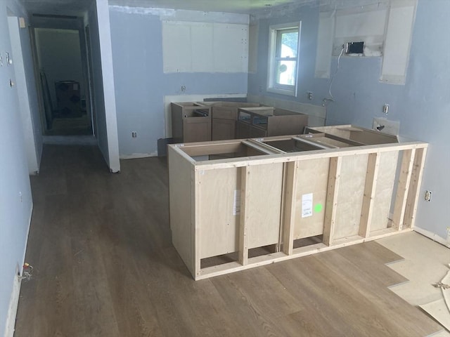 kitchen featuring wood finished floors and a peninsula