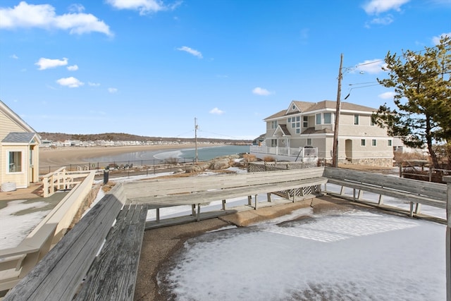 view of yard featuring a water view