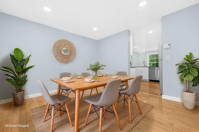 dining area featuring light wood-style floors, baseboards, and recessed lighting