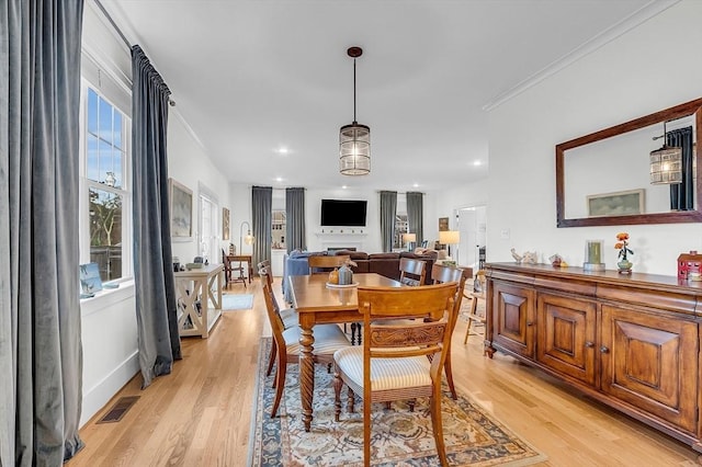 dining space with light wood-style floors, recessed lighting, baseboards, visible vents, and ornamental molding