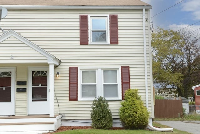 view of front of property