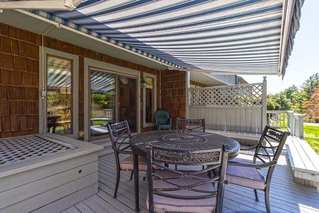 deck featuring outdoor dining space